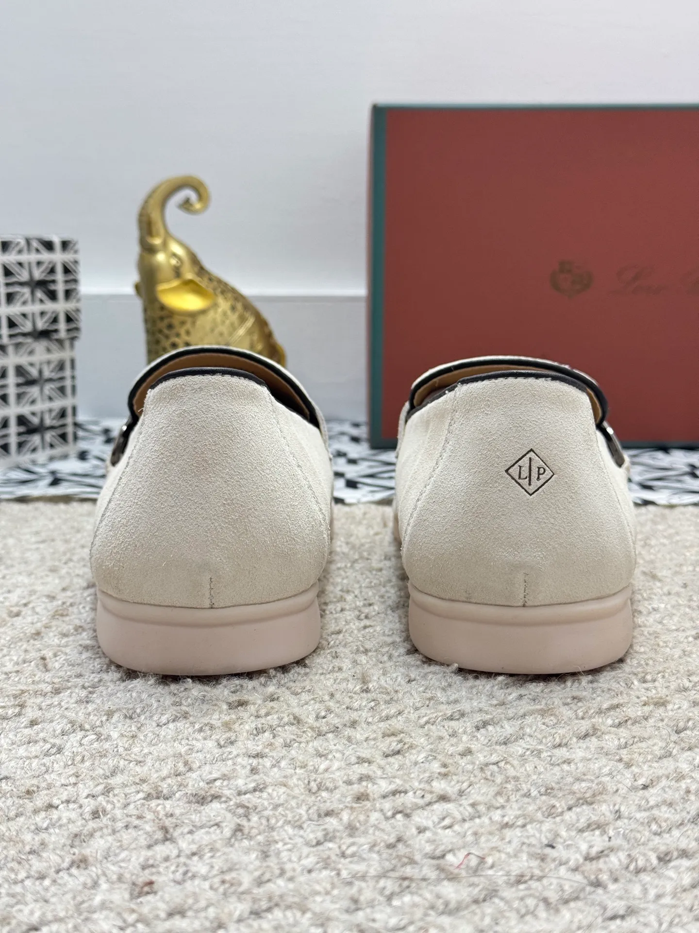 Men's men's shoes 💰380 [New model] 🍓🍓Loro Piana - LP couple model. The new moccasins are made of water-repellent treated suede uppers with rubber soles, a classic. The complex craftsmanship and meticulous structure make the shoes light and soft, allowing you to walk comfortably and freely. Perfect for wearing at the beach or out in the water during the summer. Size: 35-44 (45 customized MH)